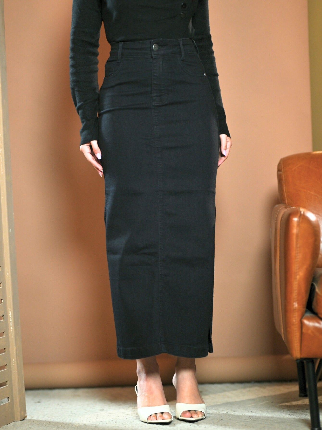 Saia Jeans Longa Preta Com Abertura Lateral Anagrom Ref.261