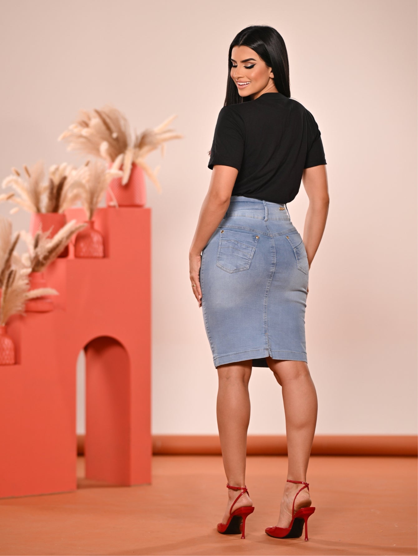 Saia Jeans Média Secretária com Elastano Cintura Alta Azul Claro Anagrom Ref.050