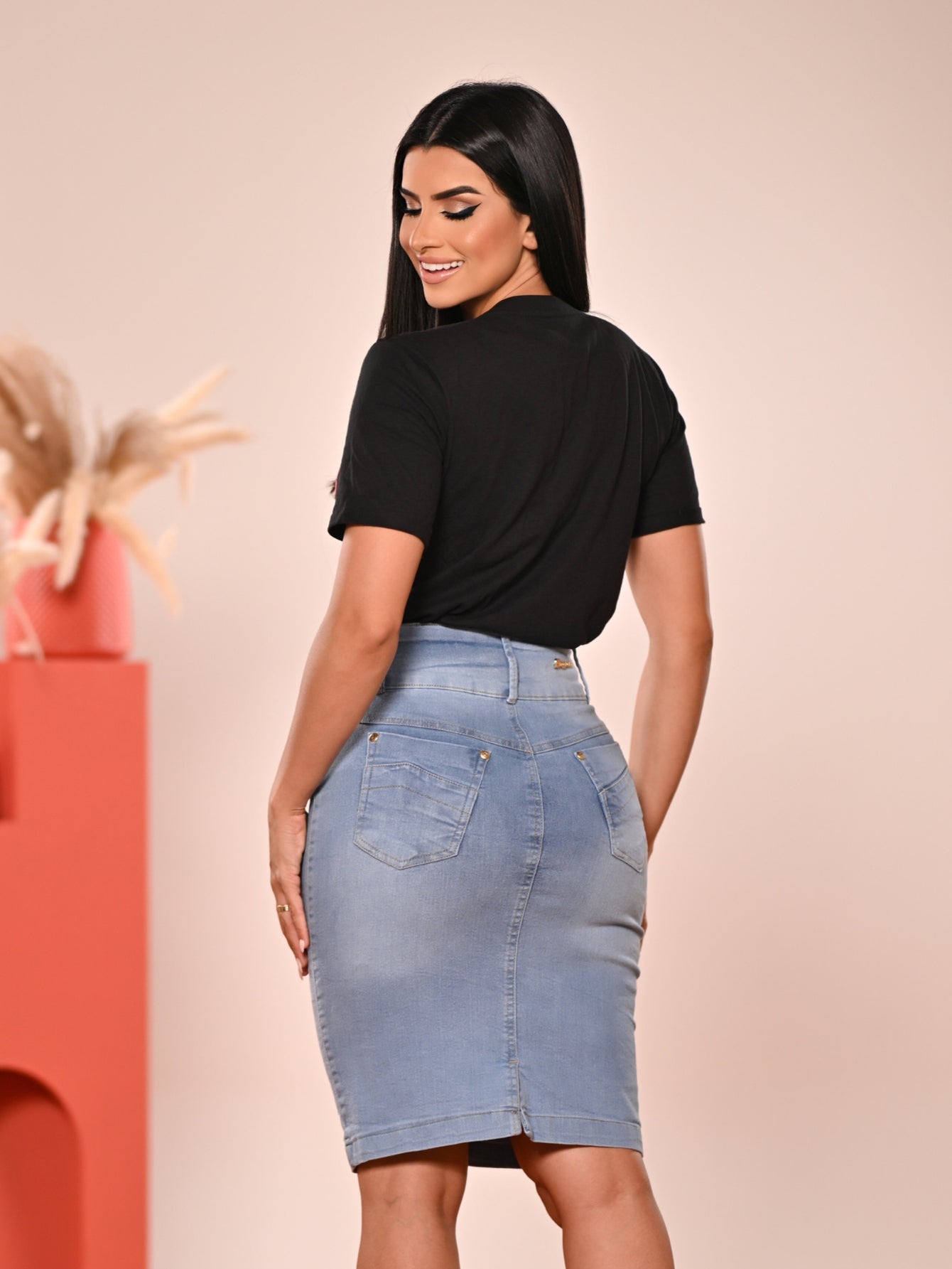 Saia Jeans Média Secretária com Elastano Cintura Alta Azul Claro Anagrom Ref.050