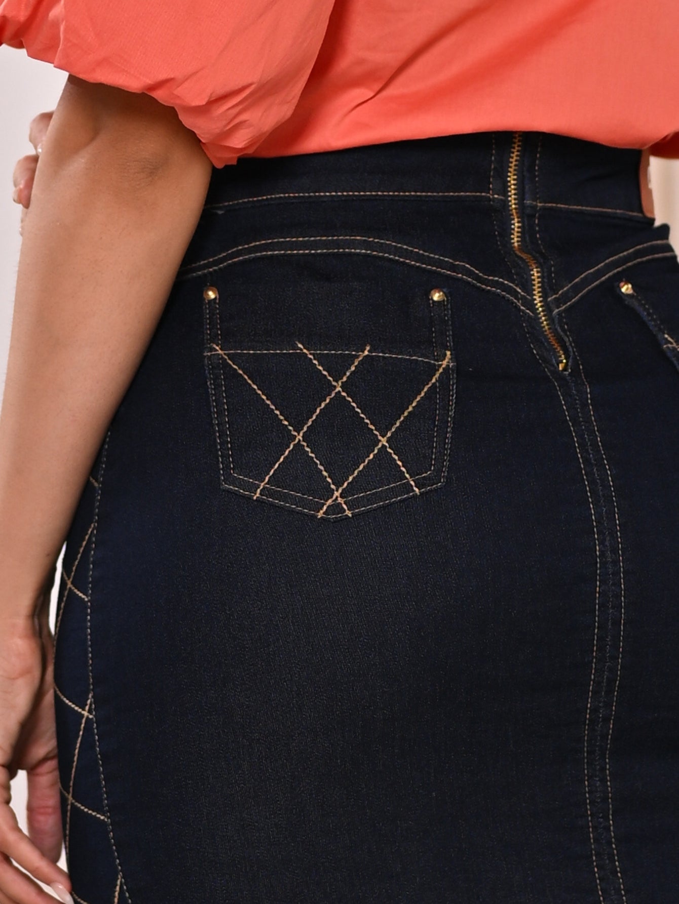 Saia Jeans Feminina Azul Escuro Detalhes Costuras em Xadrez Anagrom Ref.180