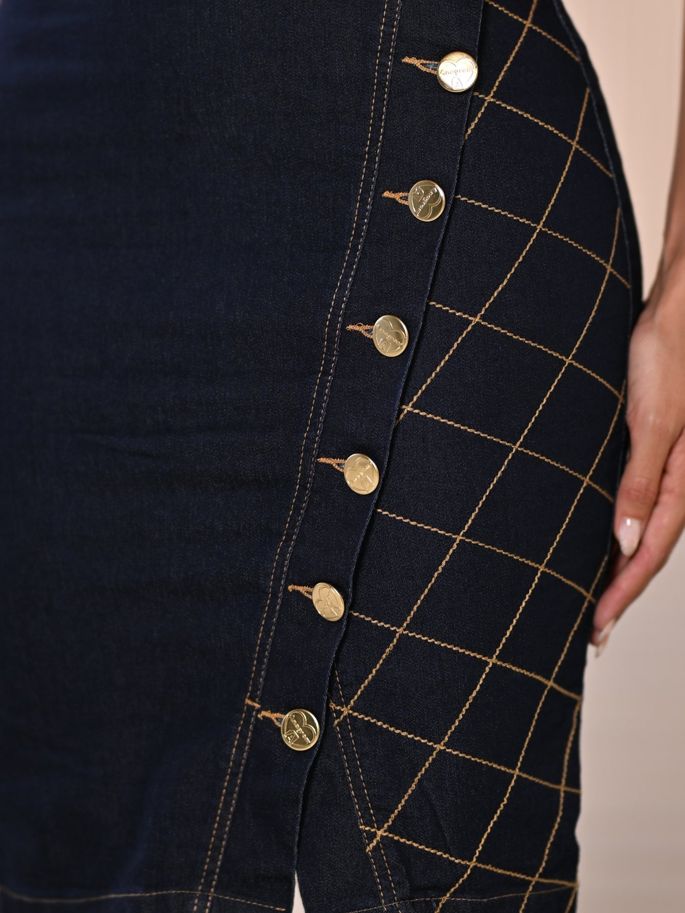 Saia Jeans Feminina Azul Escuro Detalhes Costuras em Xadrez Anagrom Ref.180