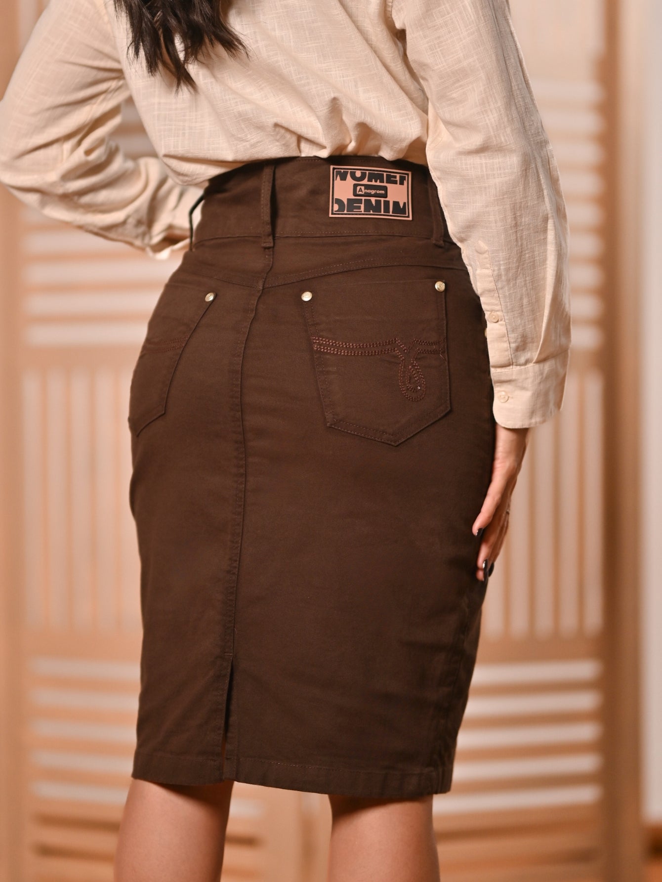 Saia Brim com Elastano Marrom Cintura Alta Anagrom Bolso Bordado Ref.260