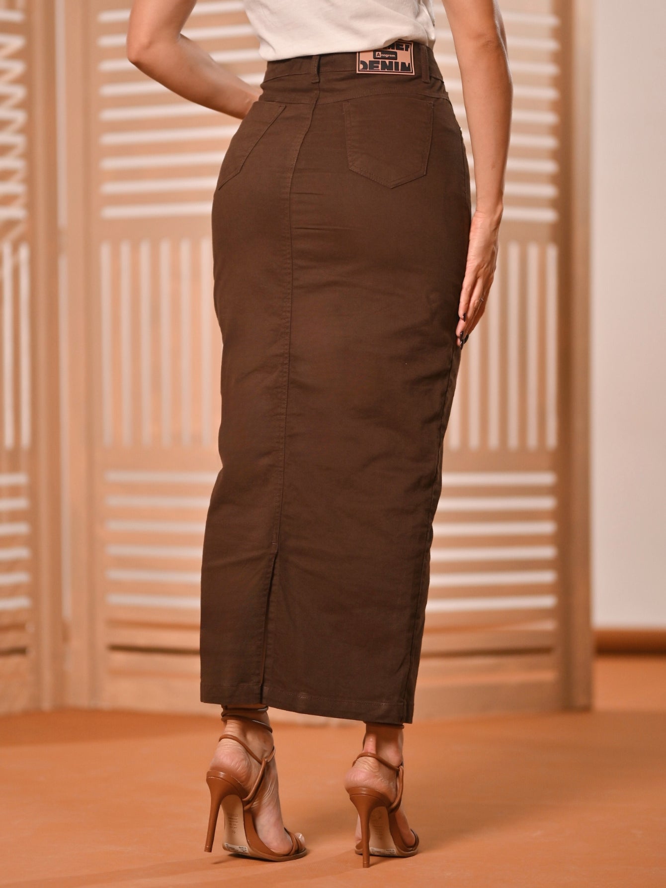 Saia Brim Longa Marrom Com Abertura na Frente Anagrom Ref.258