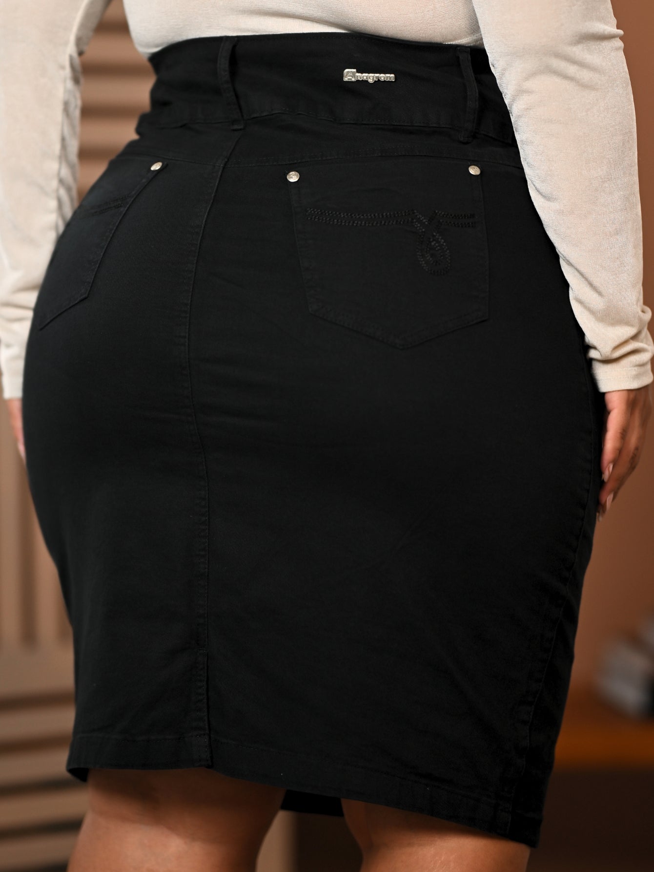 Saia Brim com Elastano Preta Cintura Alta Anagrom Bolso Bordado Ref.035