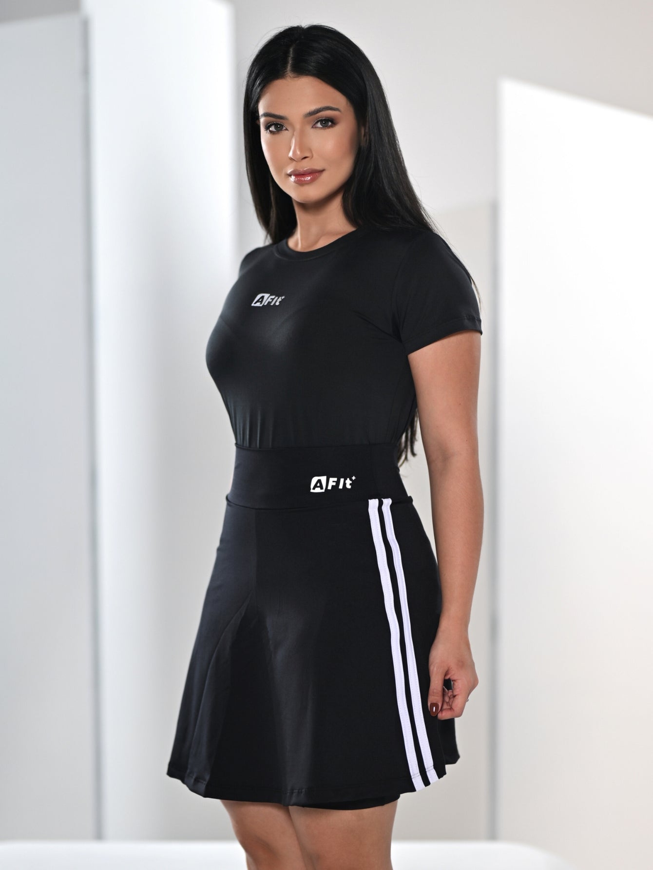 Saia Fitness Modesta com Short Por Baixo Preta Listras Brancas Anagrom REF.8018