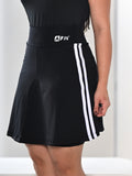 Saia Fitness Modesta com Short Por Baixo Preta Listras Brancas Anagrom REF.8018